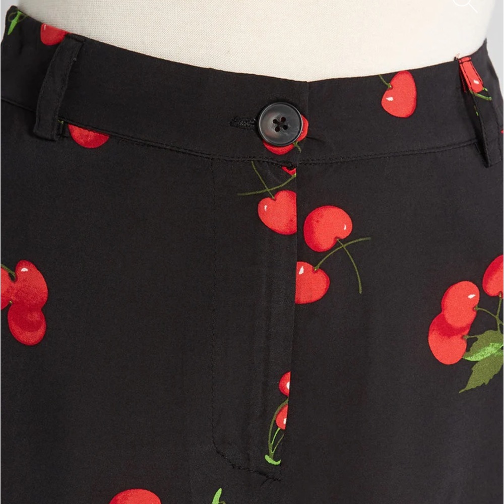 Modcloth Black Red Viscose Rayon‎ Shake A Leg Cherry Print Shorts NWT Size M - Picture 3 of 15